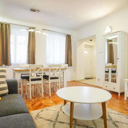 Διαμέρισμα Piroska Bartokteri 02 *