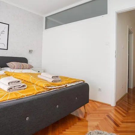 Piroska Bartokteri 02 Apartment *