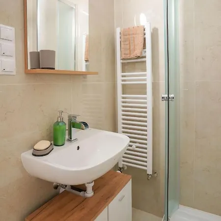 Piroska Bartokteri 02