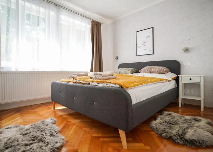 Piroska Bartokteri 02 *