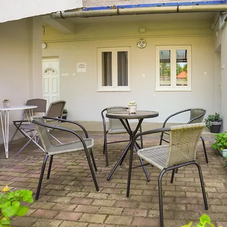 Apartman Piroska Bartóktéri 02 *